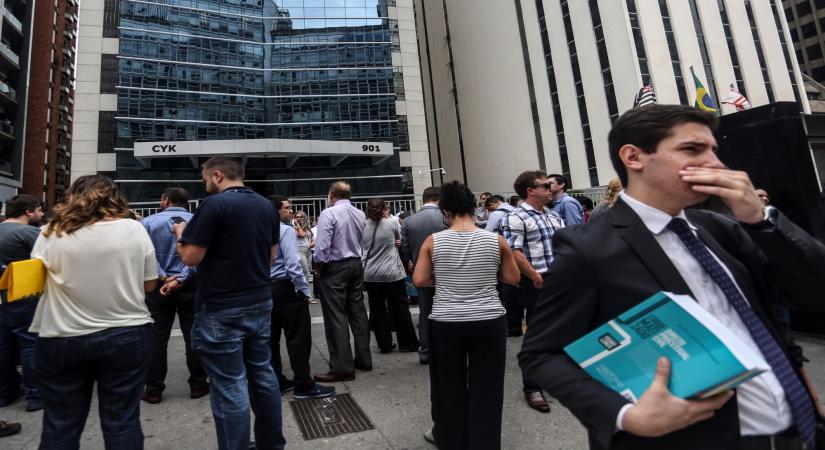 SAO PAULO, April 2, 2018 (Xinhua) -- People gather outdoors after sensing an earthquake in Sao Paulo, Brazil, on April 2, 2018. Bolivia's earthquake on Monday was felt as far away as Brazilian city of Sao Paulo, where residents and office workers spilled into the streets. The quake measuring 6.8 on the Richter scale struck southern Bolivia's Chuquisaca department at 9:40 a.m. local time (13:40 GMT), the U.S. Geological Survey (USGS) said. (Xinhua/Rahel Patrasso/IANS)