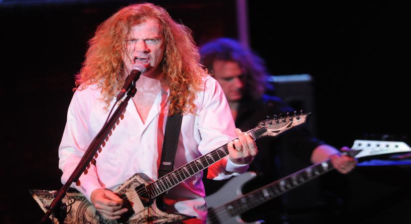MONTEVIDEO, April 28, 2014 (Xinhua) -- Dave Mustaine, singer of U.S. heavy metal band "Megadeth", participates in a concert of the "Youthanasia 20th Anniversary" tour in the "Teatro de Verano" in Montevideo, capital of Uruguay, on April 27, 2014. (Xinhua/Nicolas Celaya/IANS) (da)