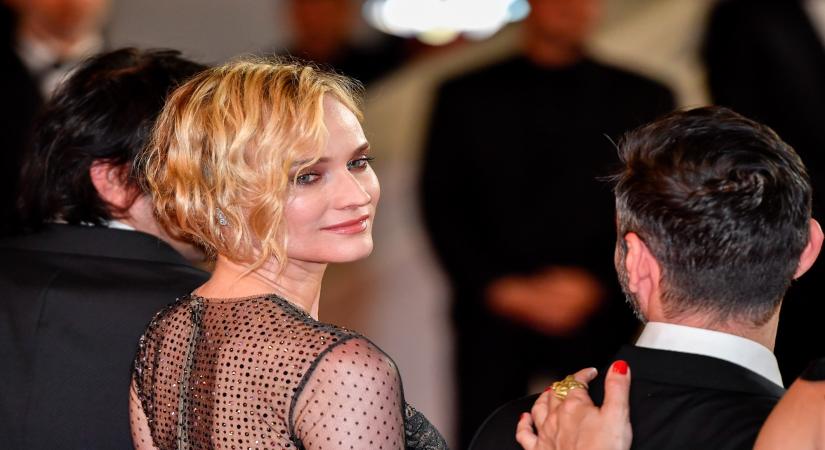 CANNES, May 26, 2017 (Xinhua) -- German actress Diane Kruger poses for photos on the red carpet for the screening of the film "In the Fade" in competition at the 70th Cannes Film Festival in Cannes, France, on May 26, 2017. (Xinhua/Chen Yichen/IANS)