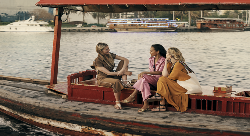 A Story Takes Flight_Dubai Campaign_Hollywood Stars Gwenyth Paltrow,Zoe Saldana and Kate Hudson on a Dhow at Dubai Creek