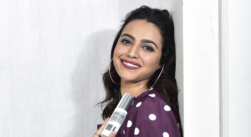 Swara Bhaskar with Namyaa Disposable Female Urination Device (1)
