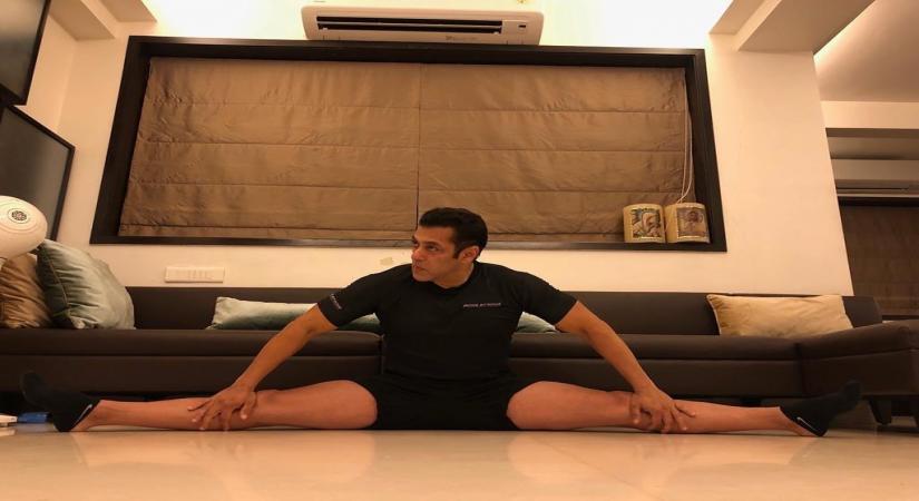 Superstar Salman Khan is giving major fitness goals as he flaunts a perfect 180 degree split. (Photo: Instagram/beingsalmankhan)