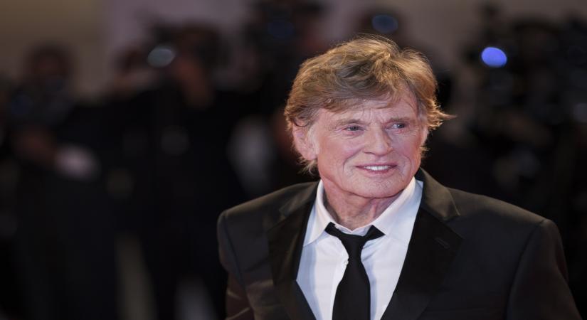 VENICE, Sept. 2, 2017 (Xinhua) -- Actor Robert Redford poses on the red carpet to receive the Golden Lion Award for Lifetime Achievement at the 74th Venice Film Festival in Venice, Italy, on Sept. 1, 2017. Hollywood icons Robert Redford and Jane Fonda were awarded the Golden Lions for Lifetime Achievement. (Xinhua/Jin Yu/IANS)