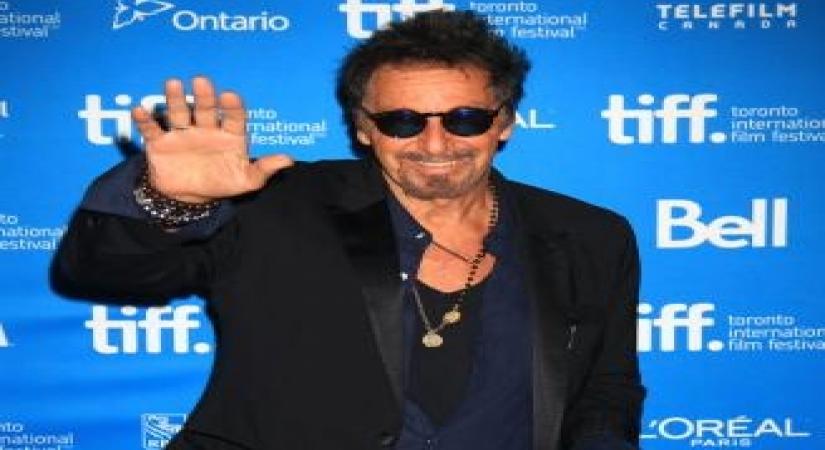 Pacino opens up on his bond with Robert De Niro.