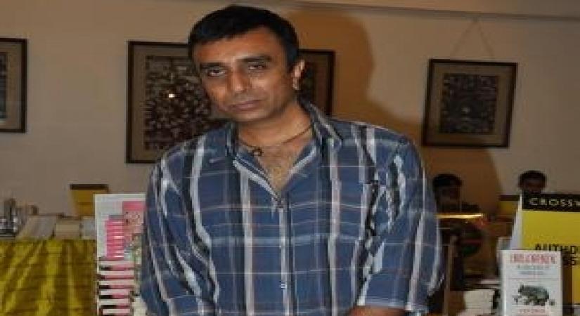 Director Sanjay Gadhvi .