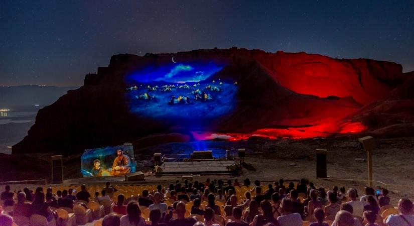 From Dusk to Dawn (Photo by Meno Greenspan)