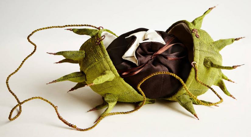 Horse chestnut bag and purse, by Emily Jo Gibbs, 1996, Britain