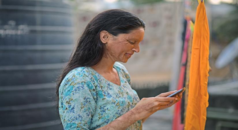 When Deepika Padukone unveiled her look in "Chhapaak", based on the life of an acid attack survivor Laxmi Agarwal, people saw the beautiful actress' decision to do the film as "gutsy", "brave" and "life altering". Deepika, who has also turned a producer with the Meghna Gulzar directorial, says she didn't think about her appearance in it and how people would react to her "different look".