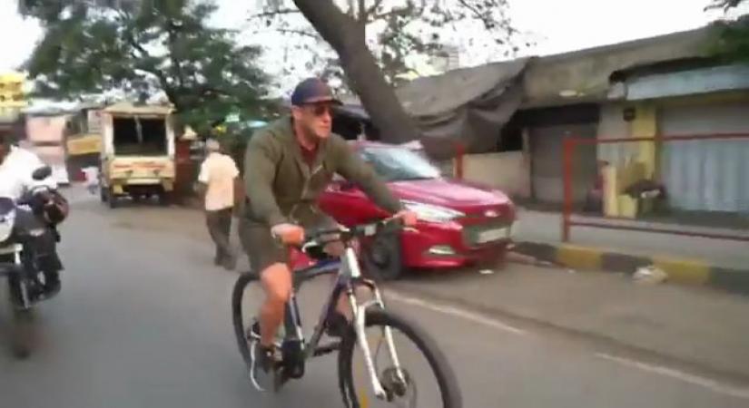 Superstar Salman Khan on Sunday wished countrymen a "Happy Republic Day" in a quite different manner. He posted a video of him biking on the roads of Mumbai, urging everyone to stay fit and healthy. "Keep being fit India ...Wish you all a very Happy Republic Day," Salman wrote on Instagram.