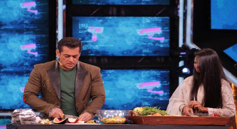 Acid attack survivor and "Chhapaak" hero Laxmi Agarwal with Bigg Boss 13 host Salman Khan on the sets of the show.