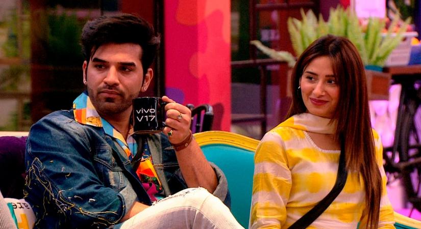 Mahira Sharma and Paras Chhabra's relationship hit a rocky patch in "Bigg Boss" house with the former slapping the latter in a moment of anger. In a promo video released by the makers, Mahira is seen getting into a fight with Rashami Desai over 'paranthas'.