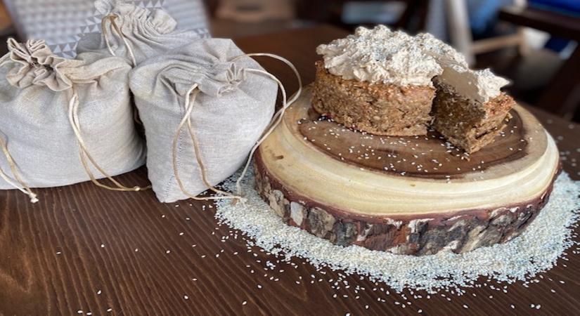 Gluten free Sesame and Oat meal Cake 