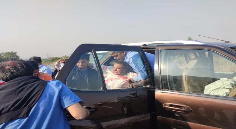 Actress Shabana Azmi was injured in a road accident involving her car near Khalapur on the Mumbai-Pune Expressway.