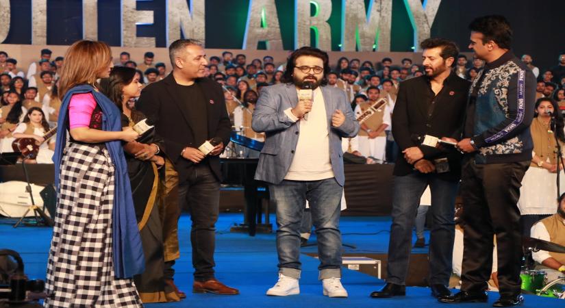 Mumbai: Director Kabir Khan with singer-composer Pritam Chakraborty at a live music concert organised by the makers of his upcoming web series on Amazon Prime Video - "The Forgotten Army - Azaadi Ke Liye", in Mumbai on Jan 24, 2020. (Photo: IANS)