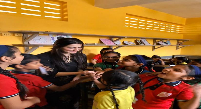 Actress Shivaleeka Oberoi recently had a great time attending an arts class with kids of a school here. She says she wants to make this her "every Saturday" routine. The school runs an art class in association with Saturday Art Class, which is a non-profit organisation that seeks to promote life skills in children through art. The class is run primarily for underprivileged children.