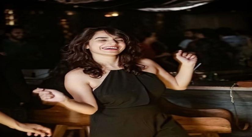 Salman Khan's "Tiger Zinda Hai" co-star Kashmira Irani says that the superstar is a wonderful person who makes everyone feel elated. Kashmira had worked with Salman on "Tiger Zinda Hai" as well as "Bharat".