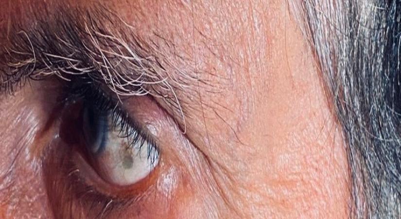 Amitabh Bachchan visits doctor, misses 'maa ka pallu'