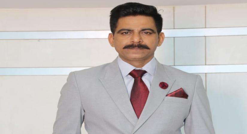 "Delhi Crime" actor Anurag Arora has often donned the khaki uniform in films and web series. Now, seen as an army officer in "Ek Duje Ke Vaaste 2", the actor is set to return as a cop again in the second season of "Delhi Crime". But he says he doesn't take all the "cop characters" that come his way.