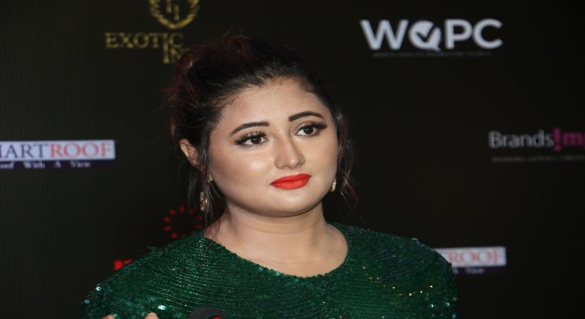 Mumbai: Actress Rashami Desai at red carpet of 'Golden Glory Awards 2019' in Mumbai on Sep 21, 2019. (Photo: IANS)