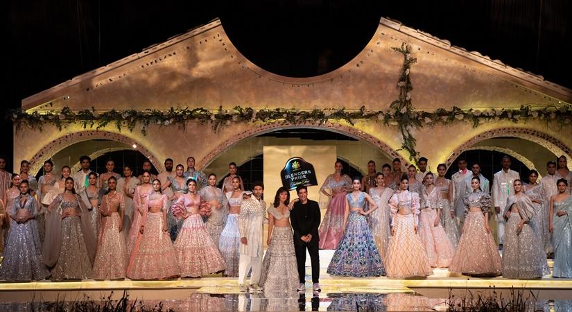 Showstoppers Kartik Aaryan and Kareena Kapoor Khan at Blenders Pride Fashion Tour Hyderabad 2019-20