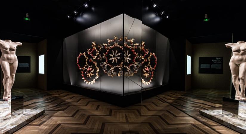 THE NUDES ROOM - L'EXHIBITION[NISTE] EXHIBITION