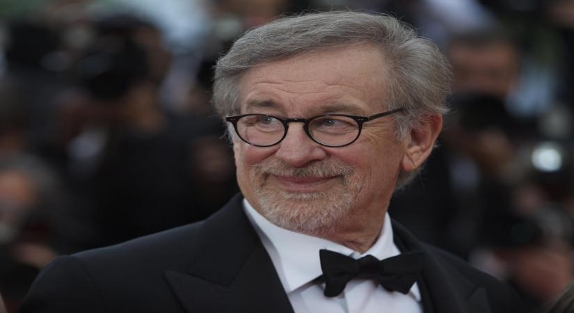 CANNES, May 15, 2016 (Xinhua) -- Director Steven Spielberg poses on the red carpet as he arrives for the screening of the film "The BFG" at the 69th Cannes Film Festival in Cannes, France, May 14, 2016. (Xinhua/Jin Yu/IANS)