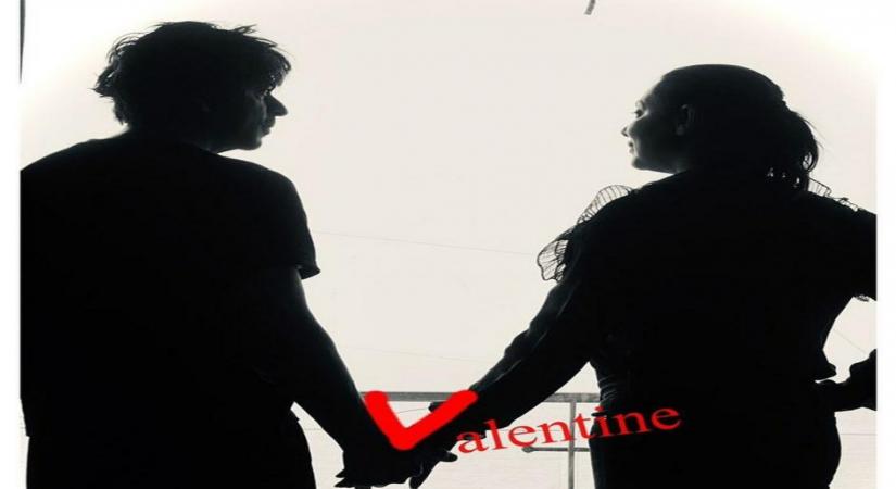 Be it off screen or on screen, superstar Shah Rukh Khan knows the best how to woo his fans with his romantic charisma and wit. Leaving no chance  to spread love on Valentine's Day on Friday, SRK posted a cute message for wife Gauri Khan. Of course, the post has the element of his trademark wit.