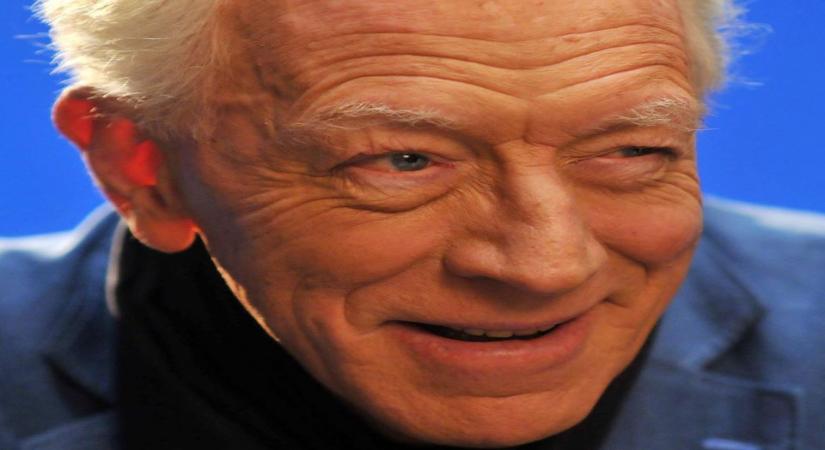Hollywood veteran Max Von Sydow dies at 90.