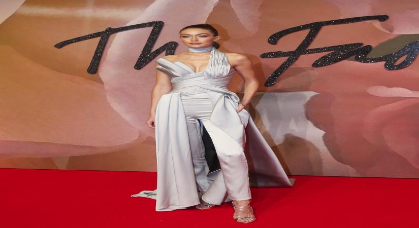 LONDON, Dec. 6, 2016 (Xinhua) -- Gigi Hadid attends the Fashion Awards 2016 at Royal Albert Hall in London, Britain, on Dec. 5, 2016. (Xinhua/Han Yan) (hy/IANS)