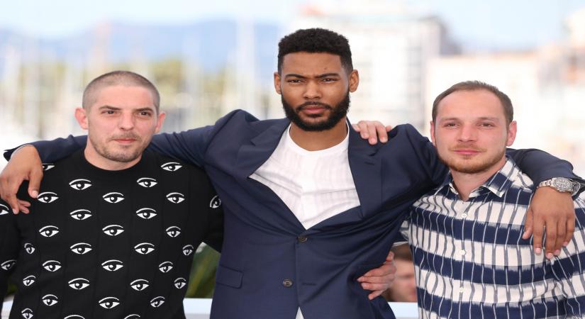 CANNES, May 16, 2019 (Xinhua) -- (L-R) Damien Bonnard, Djebril Zonga and Alexis Manenti pose during a photocall for the film "Les Miserables" at the 72nd Cannes Film Festival in Cannes, France, May 16, 2019. French director Ladj Ly's film "Les Miserables" will compete for the Palme d'Or with other 20 feature films during the 72nd Cannes Film Festival which is held from May 14 to 25. (Xinhua/Gao Jing/IANS)