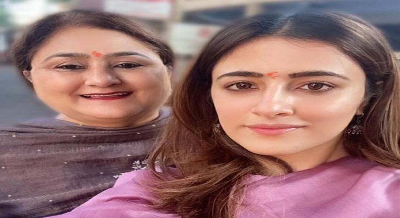 Nupur Sanon visits Mumbai's Siddhivinayak Temple with mom.