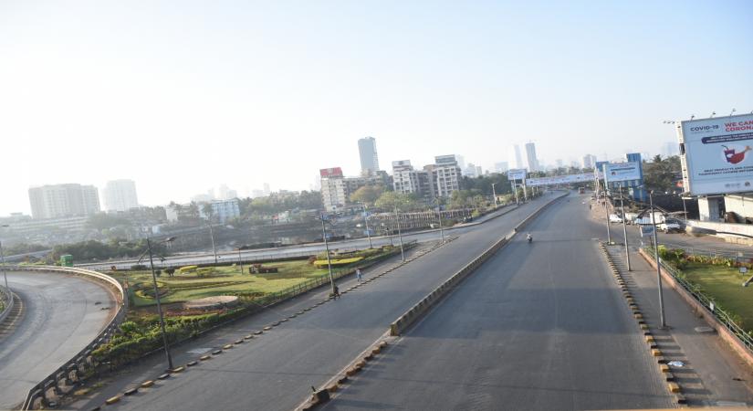Mumbai: Mumbai bears a deserted look during nationwide shutdown - Janata Curfew - called by Prime Minister Narendra Modi as a measure to contain the spread of COVID-19, on March 22, 2020. (Photo: IANS)