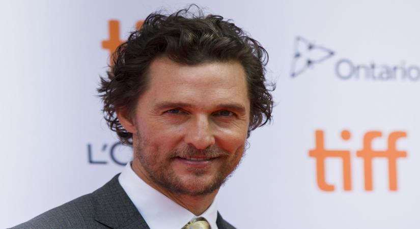 Los Angeles, April 3 (IANS) Hollywood actor Matthew McConaughey, reality TV star Kim Kardashian and other celebrities surprised fans by dropping in at online college classes while isolating at home due to coronavirus.