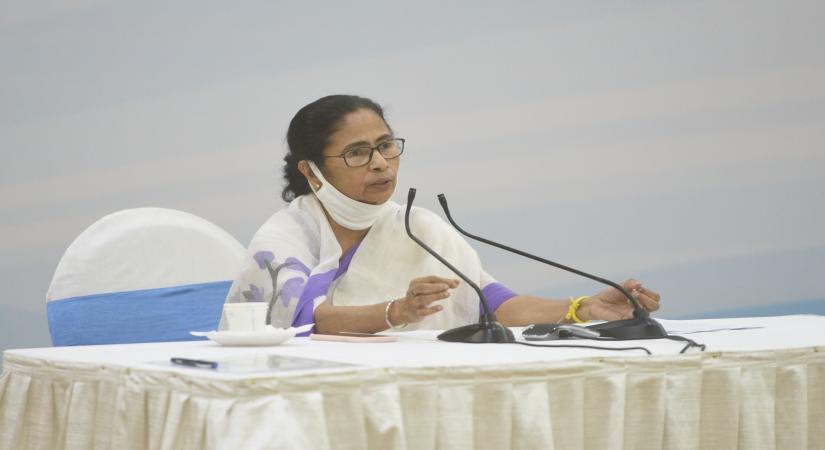 Kolkata, April 30 (IANS) West Bengal Chief Minister Mamata Banerjee on Thursday expressed deep shock and sadness at the passing away of veteran actor Rishi Kapoor, whom she described as "versatile" and "iconic".