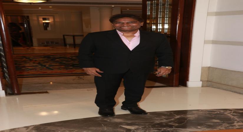 Mumbai, April 10 (IANS) Comedian Johnny Lever has been doing his best to lighten up the mood of people in the midst of coronavirus outbreak. On Friday, he uploaded a hilarious video on social media in which he is seen giving warning to the deadly virus.