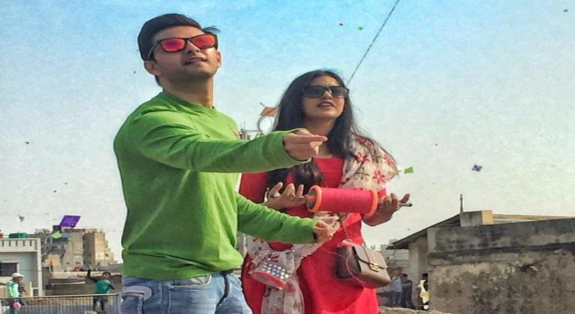 Mumbai, April 22 (IANS) The Bollywood couple of Ishita Dutta and Vatsal Sheth has been uploading content for Instagram followers, aimed at tickling the funny bone, during the ongoing lockdown.