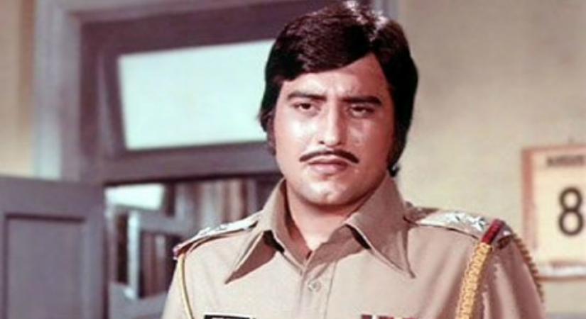 On the third death anniversary of Bollywood legend Vinod Khanna, his son, actor Akshaye Khanna, took to social media to pay homage to the former.