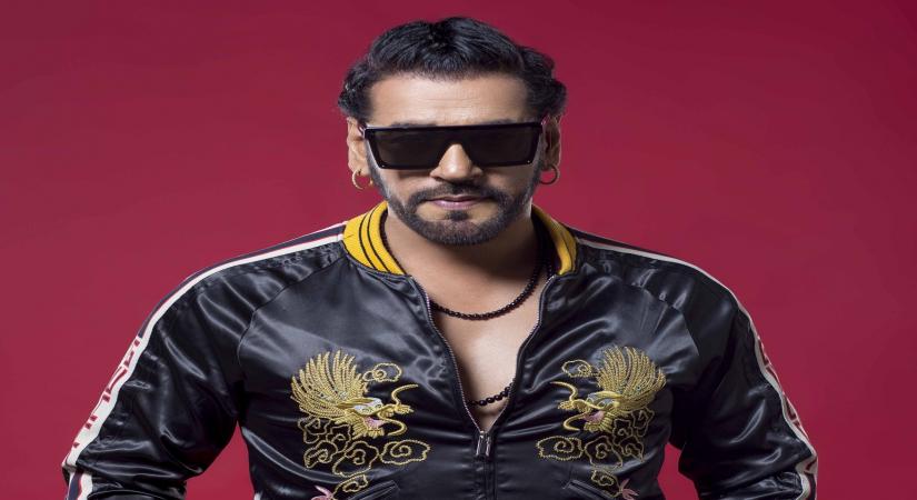 Ashok Mastie brings together over 30 artistes to spread message about Covid-19.