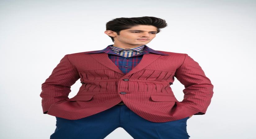 Mumbai, April 29 (IANS) TV heartthrob Rohan Mehra of "Yeh Rishta Kya Kehlata Hai" fame and Miss India Maharashtra 2019 Vaishnavi Andhale feature in the new music video, "Gustakhiyaan", which has an "old-school, dreamy romance".
