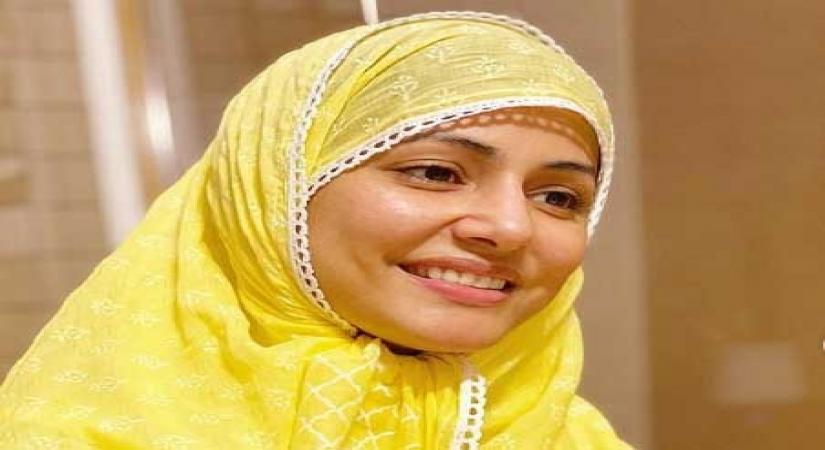 Hina Khan prays for 'protection and healing' on her first Roza.