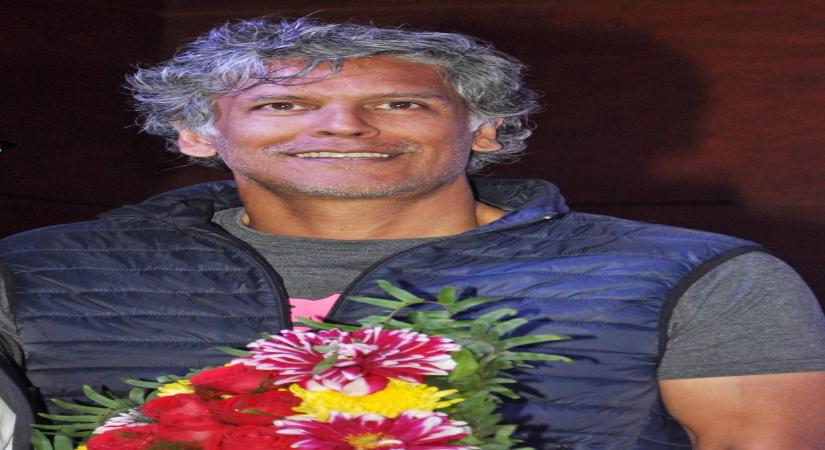 Mumbai, May 1 (IANS) Actor-model-fitness enthusiast Milind Soman shared a throwback photograph of himself from his childhood days on Instagram.