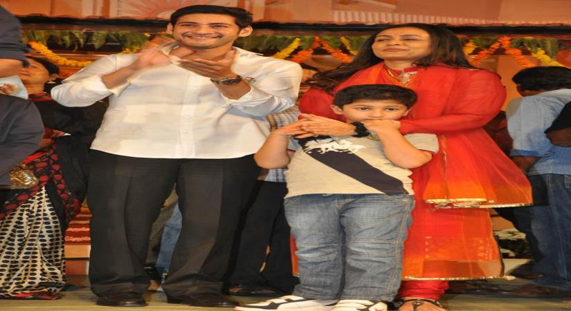 Mumbai, May 23 (IANS) Amid lockdown, Telugu superstar Mahesh Babu is making the most of his time by bonding with his children, as his latest video with son Gautham proves.