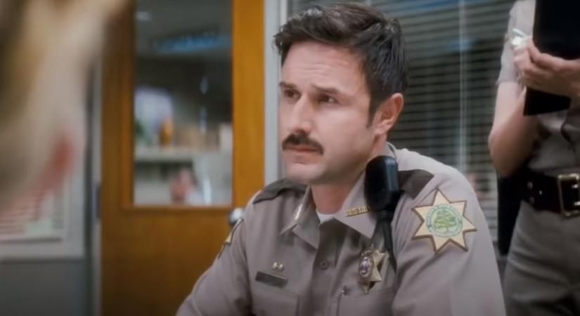Los Angeles, May 19 (IANS) Actor David Arquette will be back in the role of Sheriff Dewey Riley in the upcoming "Scream" reboot.