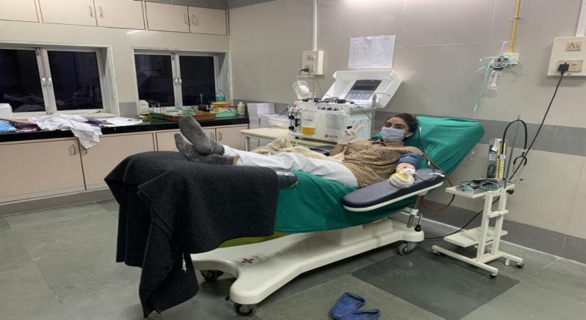 Zoa Morani donates plasma the second time for COVID-19 treatment.