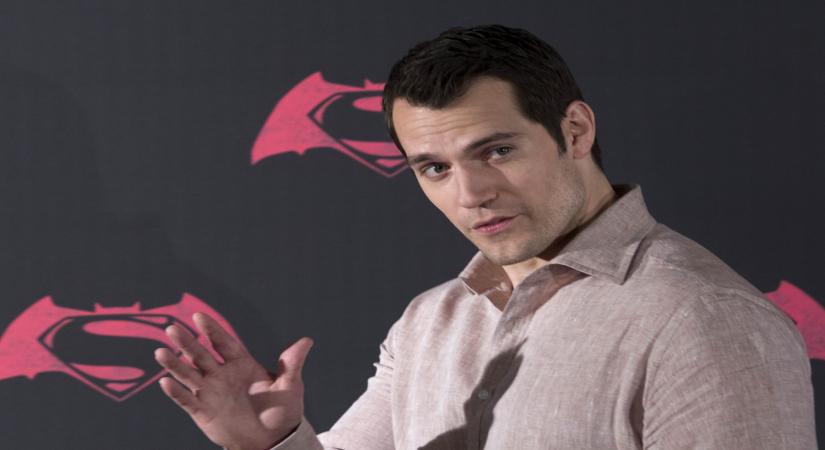 Los Angeles, May 28 (IANS) Actor Henry Cavill is in negotiations to reprise the role of Superman, aka Clark Kent, in an upcoming DC Comics movie.