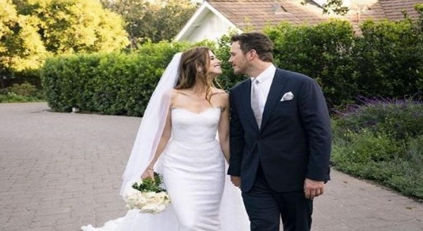 Los Angeles, May 8 (IANS) Hollywood star Chris Pratt got a "quarantine haircut" from his wife Katherine Schwarzenegger, and he is amused by her trimming skills.