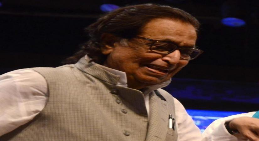 Veteran Bollywood lyricist Yogesh.