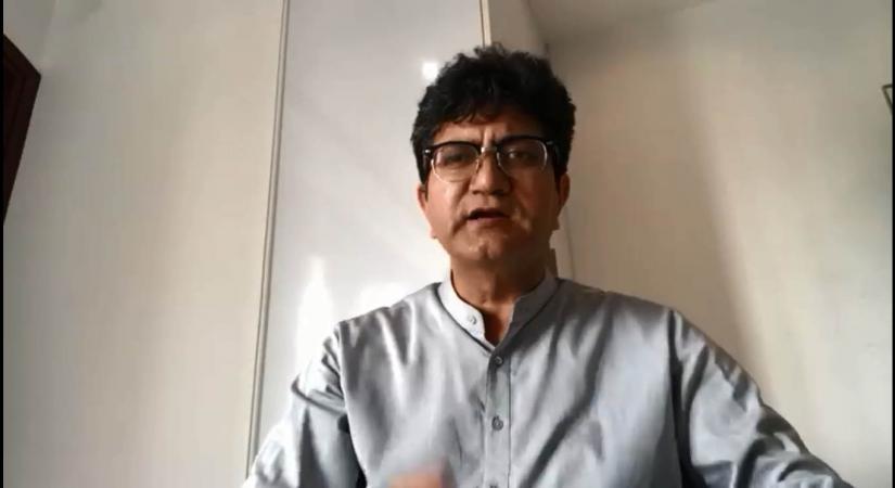 Rishiji and Irrfan went pretty young: Prasoon Joshi