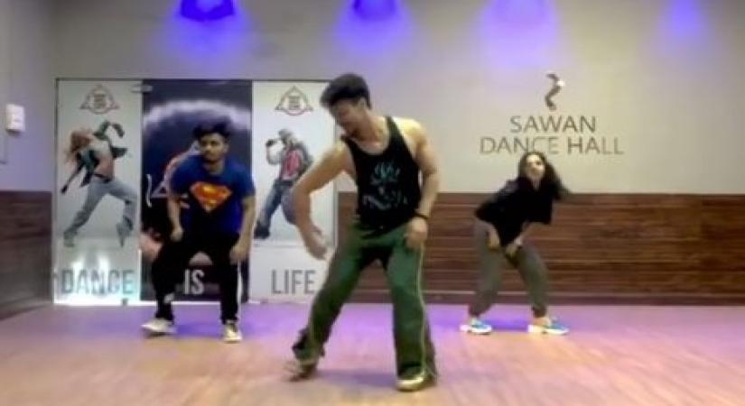 Disha Patani loves Tiger Shroff's groovy dance moves.