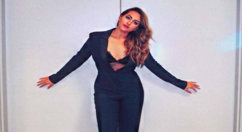Sonakshi Sinha thanks fans for donating PPE kits to Pune hospital.